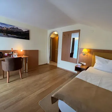 Hotel Garni Brunnthaler 3*